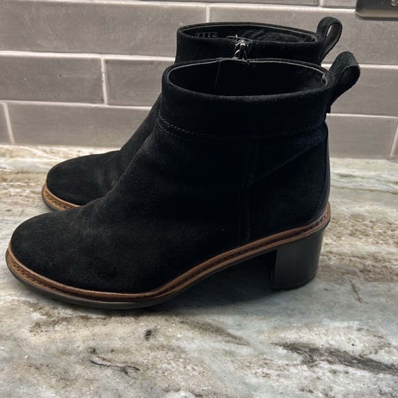 Clarkes black suede ankle boot - Picture 2 of 5